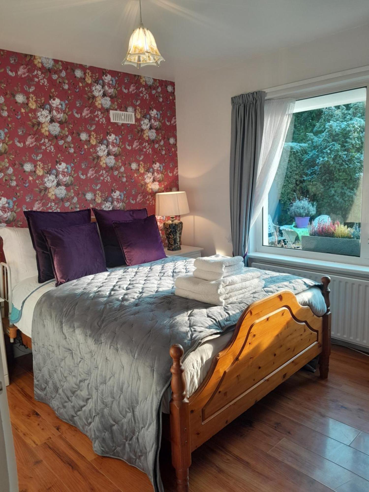 Saint Martin'S Bed And Breakfast Бандън Екстериор снимка